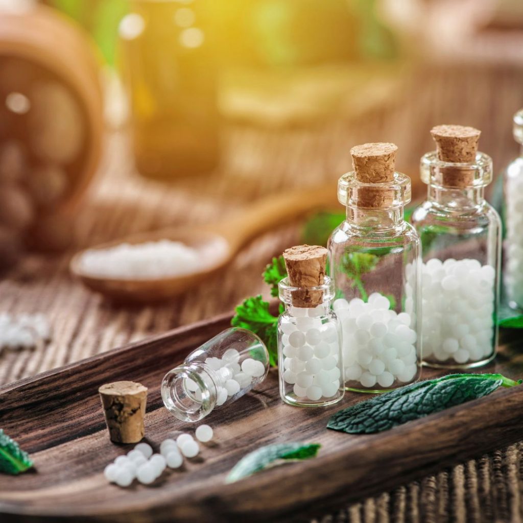 La homeopatía es una forma de medicina alternativa que ha ganado popularidad en todo el mundo por su enfoque natural y holístico para tratar diversas condiciones.
